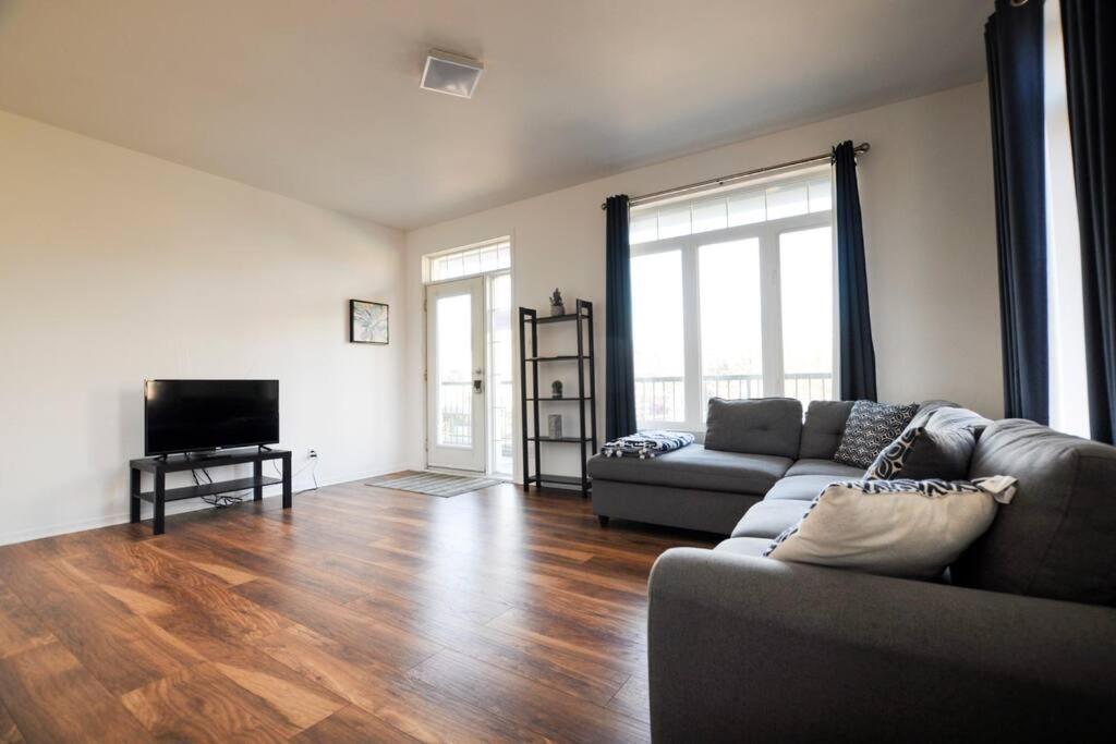 The 1810 - Spacious With Balcony - North Of Quebec Екстер'єр фото