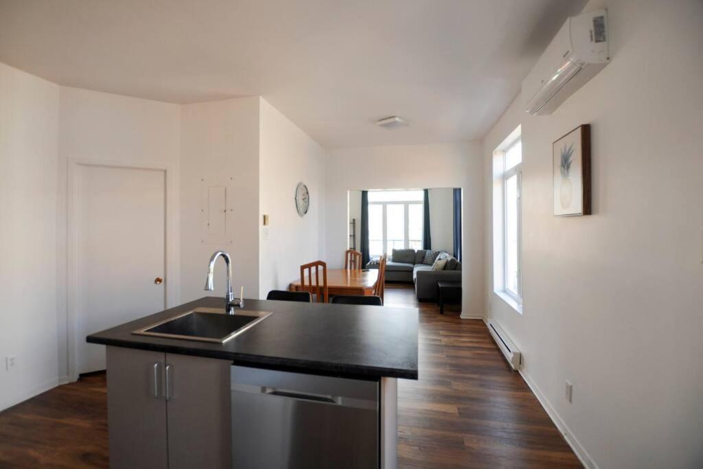 The 1810 - Spacious With Balcony - North Of Quebec Екстер'єр фото
