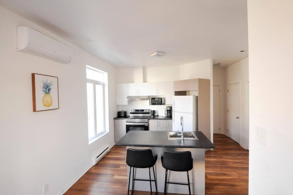 The 1810 - Spacious With Balcony - North Of Quebec Екстер'єр фото